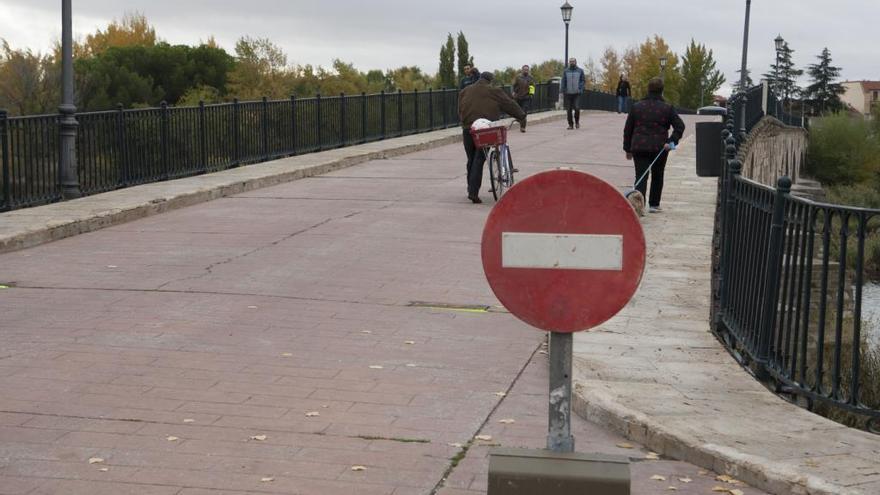 El revés del 1,5% cultural obliga al Ayuntamiento a replantear la obra del Puente de Piedra