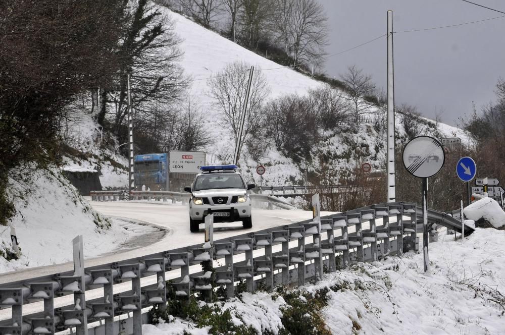 Asturias bajo el primer manto de nieve del año