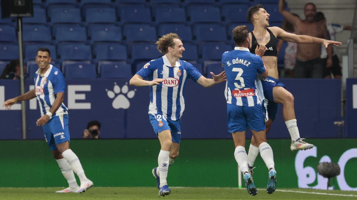 El Espanyol logra un triunfo apoteósico con el gol de Véliz en el último suspiro