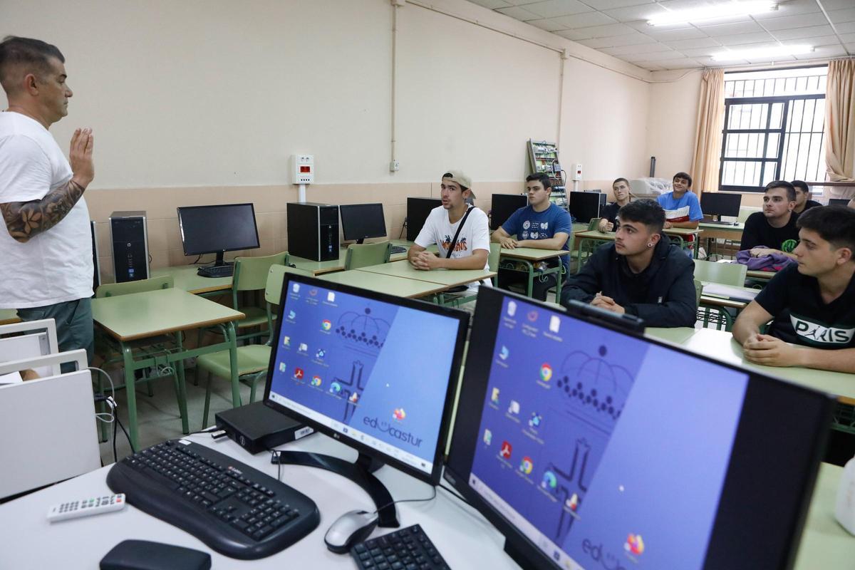 Alumnos de ciberseguridad informática.