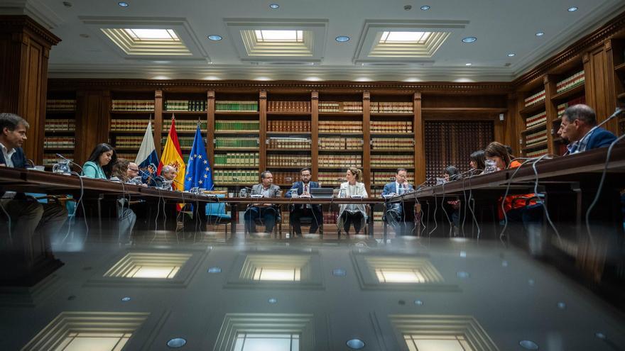 Presuntos ausentes: la práctica totalidad de los investigados por las posibles tramas de corrupción en torno a las compras sanitarias ‘huyen’ de la comisión parlamentaria que las investiga