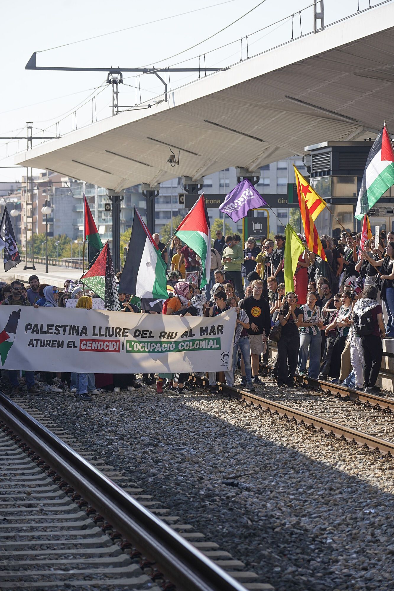 Girona estació tren convencional vies tallades manifestació propalestina intersindical
