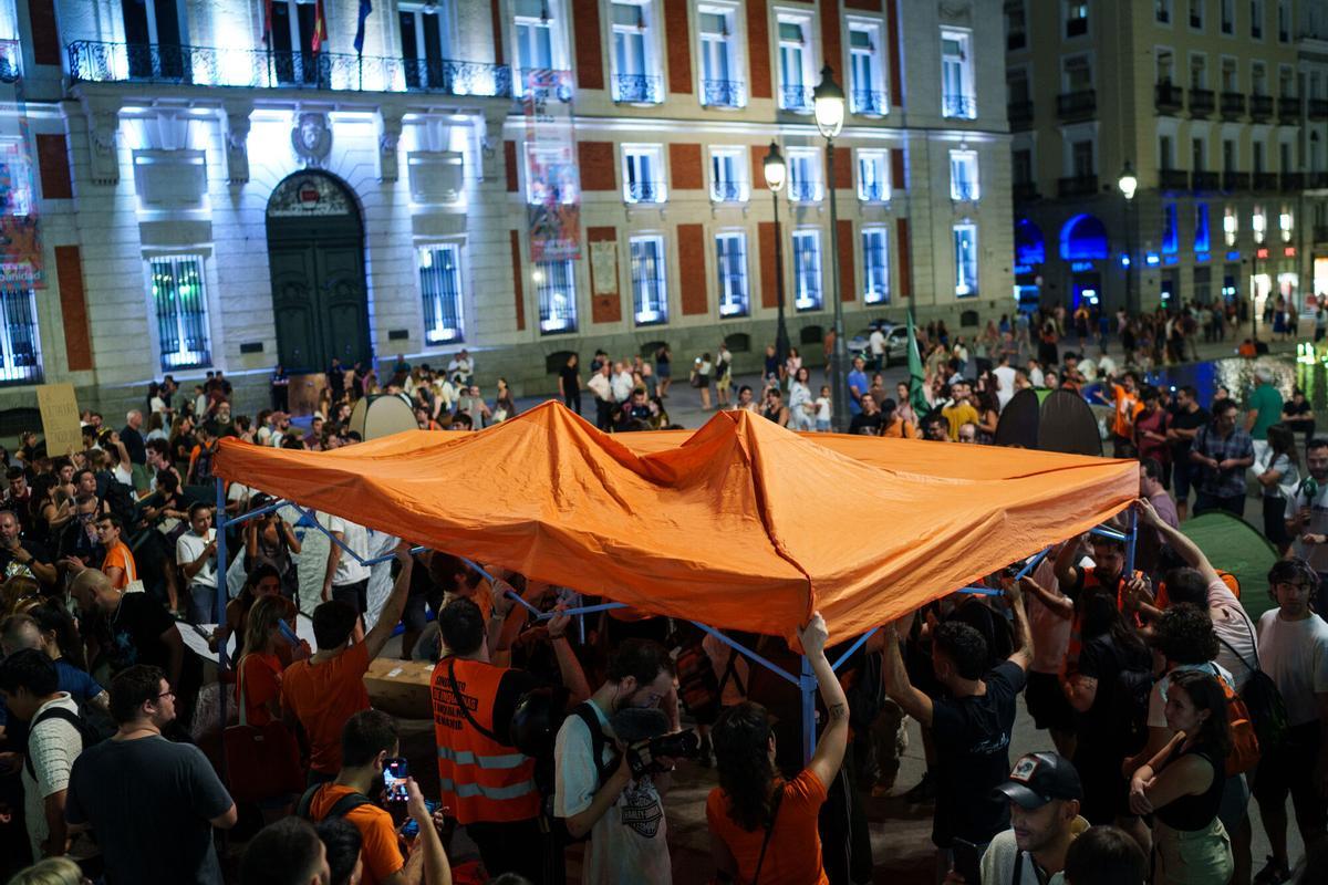 Acampada en la Puerta del Sol para reclamar la aprobación del 'decreto Maricarmen'. Acampada en la Puerta del Sol para reclamar la aprobación del 'decreto Maricarmen'.