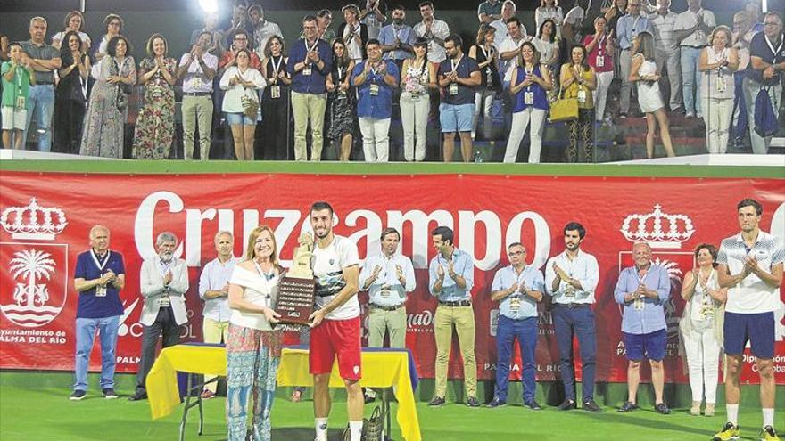 El español andrés ArtuÑEDO gana la final del open cruzcampo DE TENIS