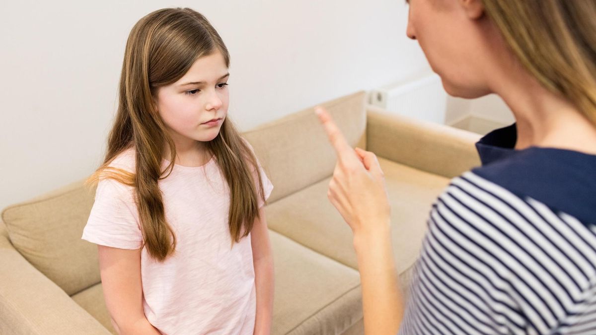 No, sermonear no sirve para educar a los niños