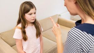 No, sermonear no sirve para educar a los niños