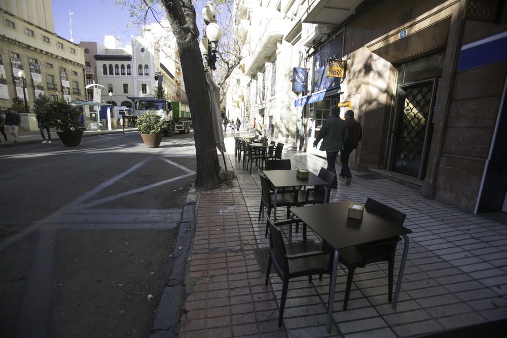 La avenida de la Constitución ya está "libre" de coches.