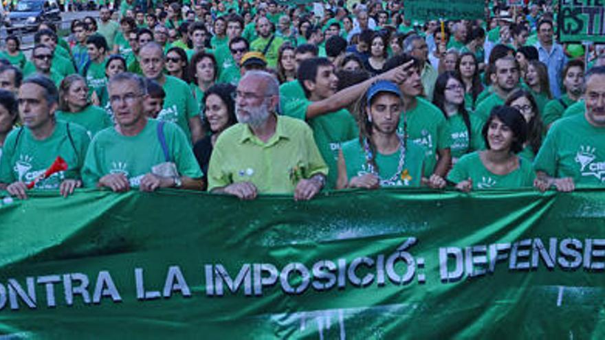 2013 demonstrierten viele Lehrer, Eltern und Schüler für katalanisch-sprachigen Unterricht.