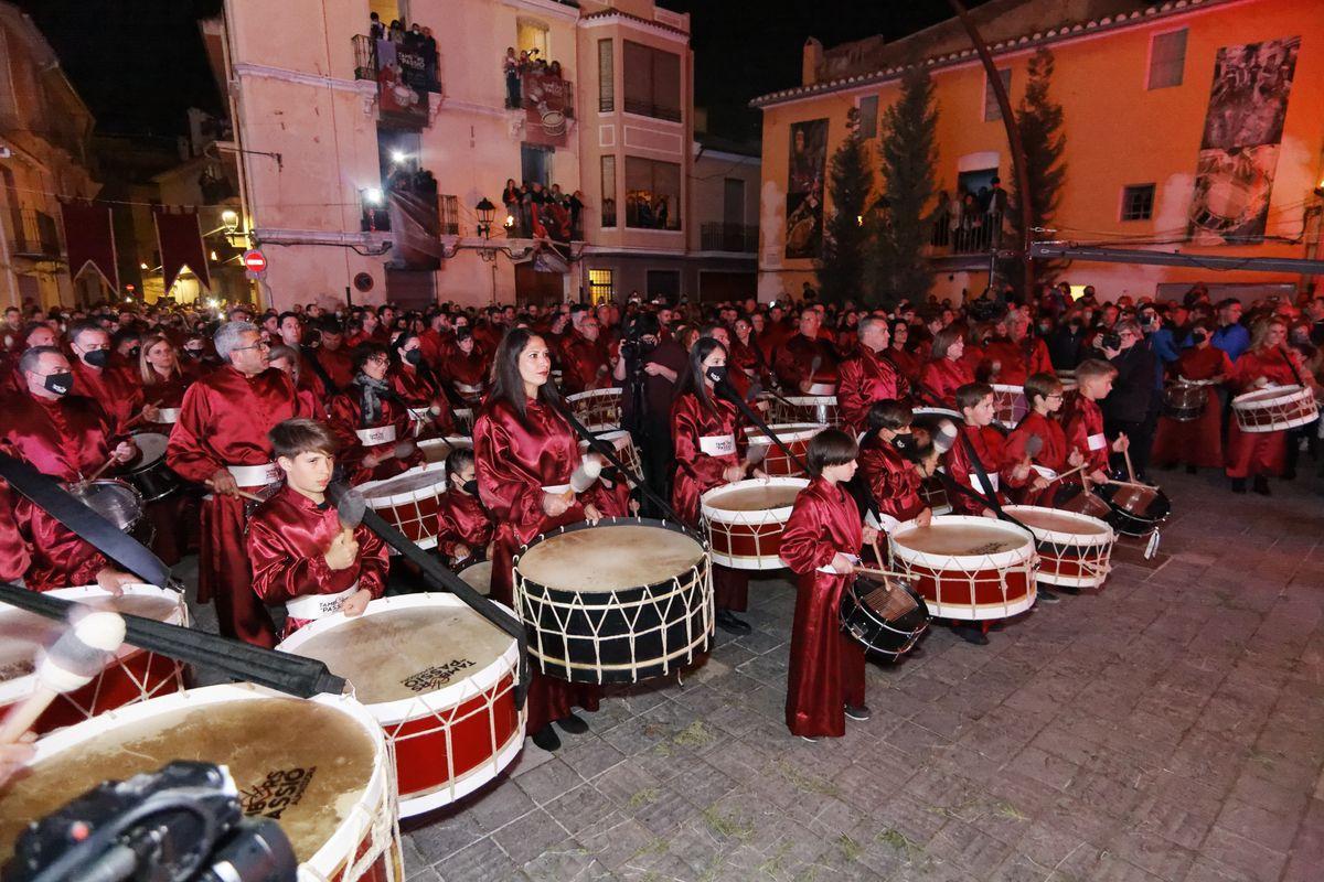 Rompida de la Hora en la plaza de la Iglesia de Almassora.