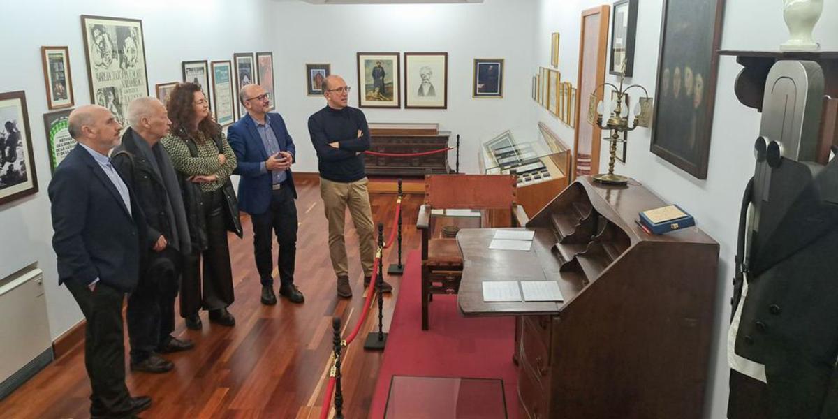 Por la izqda., Vidal, Xaquín del Valle-Inclán, Lojo, González y Lorenzo / c.