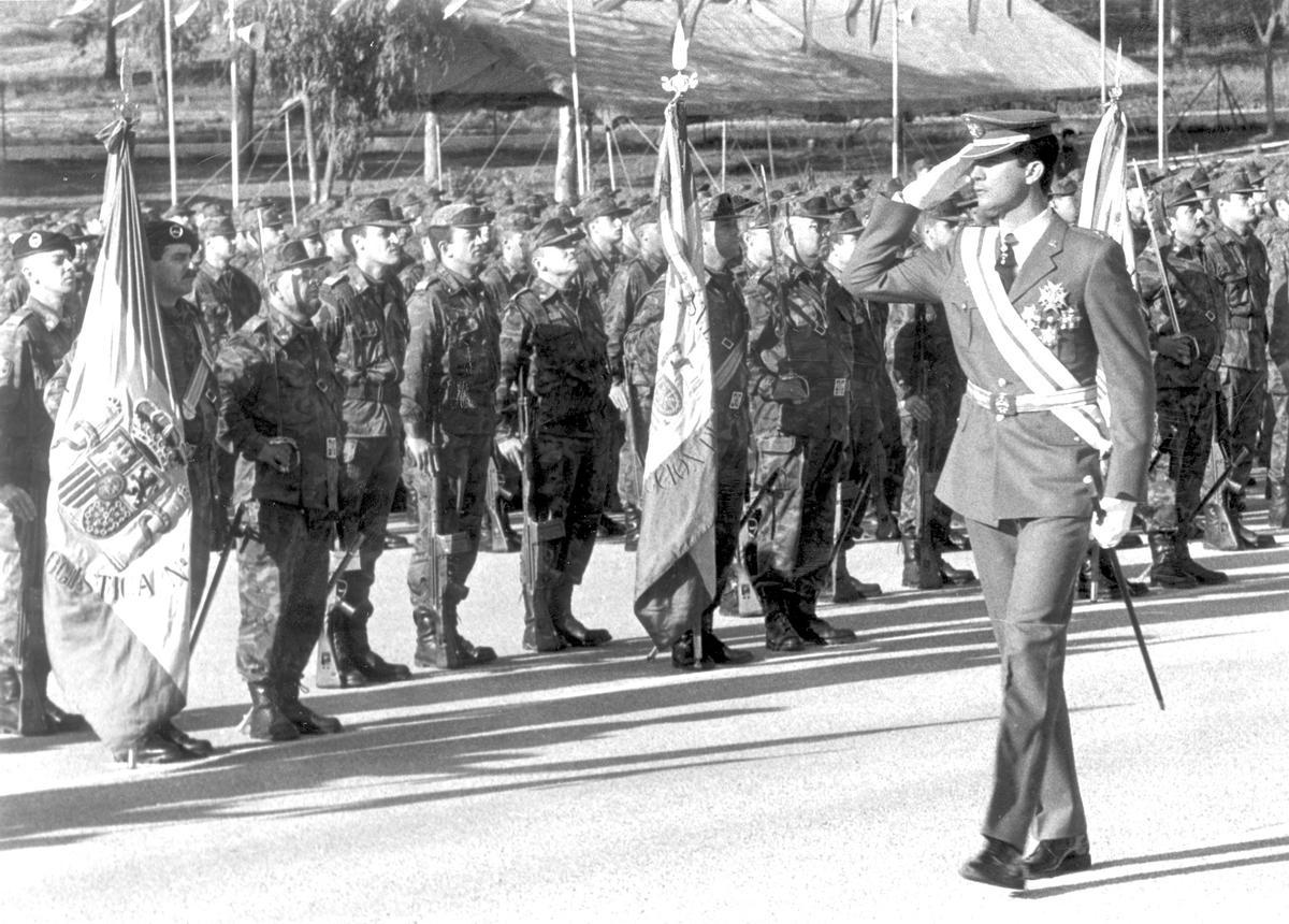 Felipe VI durante su visita al Cefot de Cáceres el 5 de enero de 1995, siendo príncipe de Asturias.