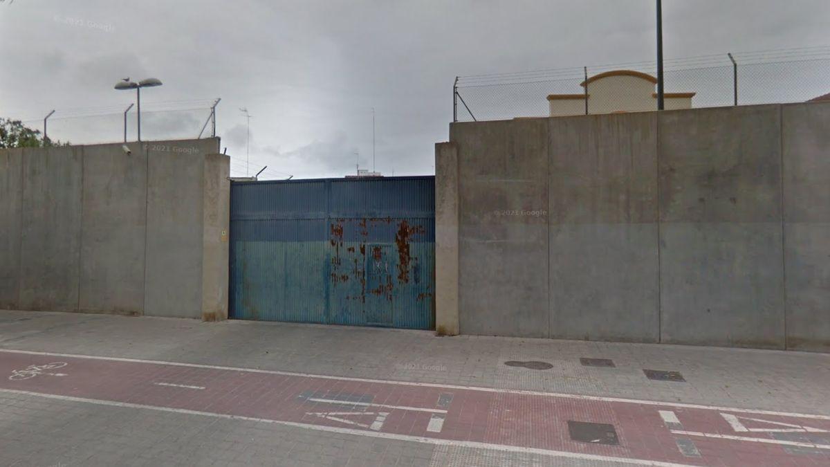 La puerta del CIE de Zapadores, en València