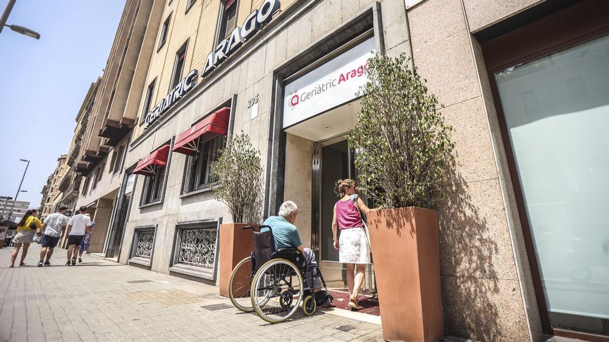 Entrada del Geriàtric Aragó.