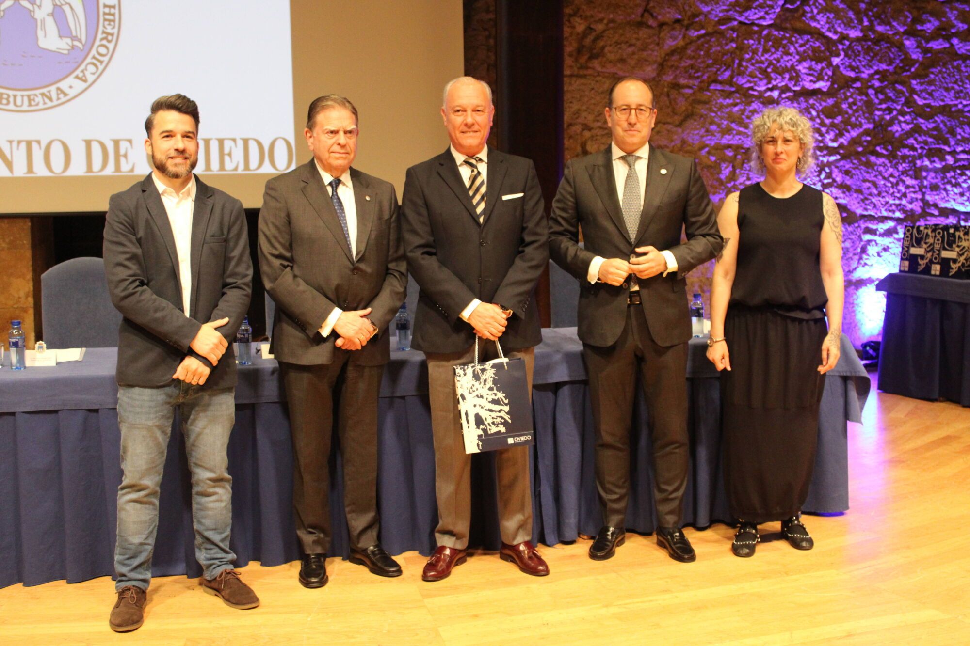 Acto institucional Santa Rita Hora: 11:00 Lugar: Oviedo, Sala de Cámara del Auditorio Príncipe Felipe Descripción: Homenaje a los trabajadores municipales jubilados y a quienes cumplen 25 y 40 años de servicio en el Ayuntamiento.
