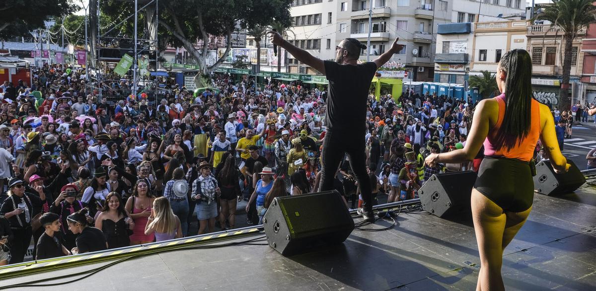 Carnaval de día en 2024 en Manuel Becerra.