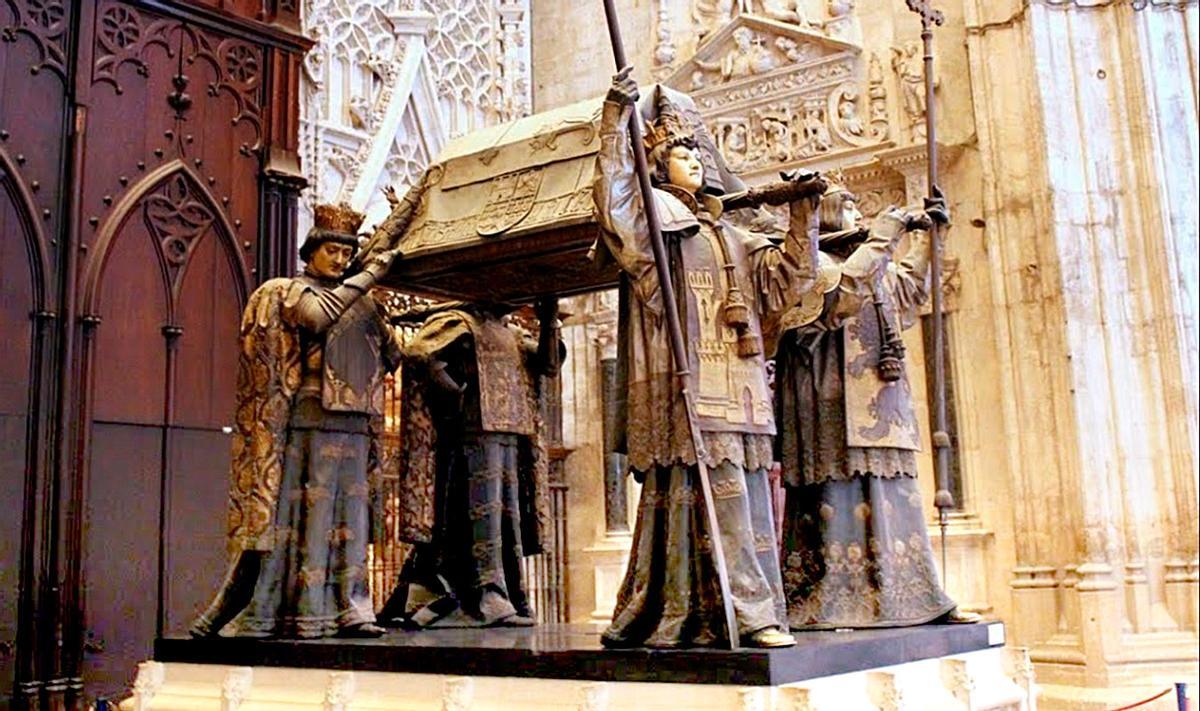 Monumento con los restos de Colón en la Catedral de Sevilla.