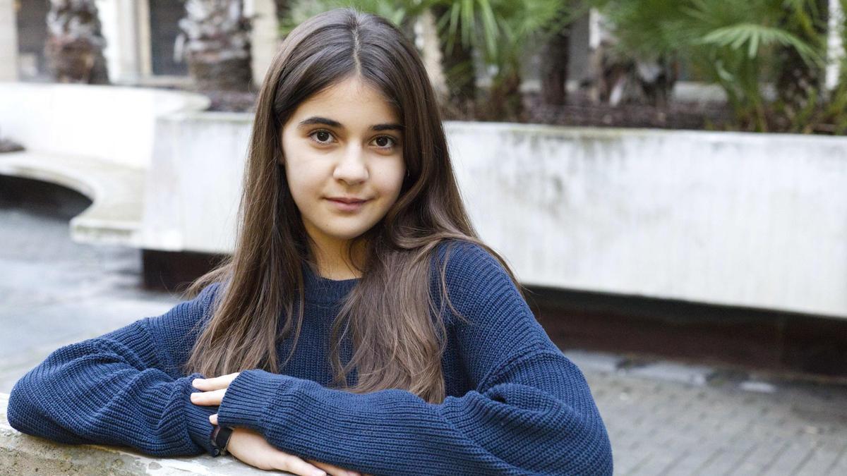 Elisa Pascual, la niña aragonesa de 11 años que publica su primera novela breve, 'Aurora y los niños intrépidos', este domingo 14 de diciembre