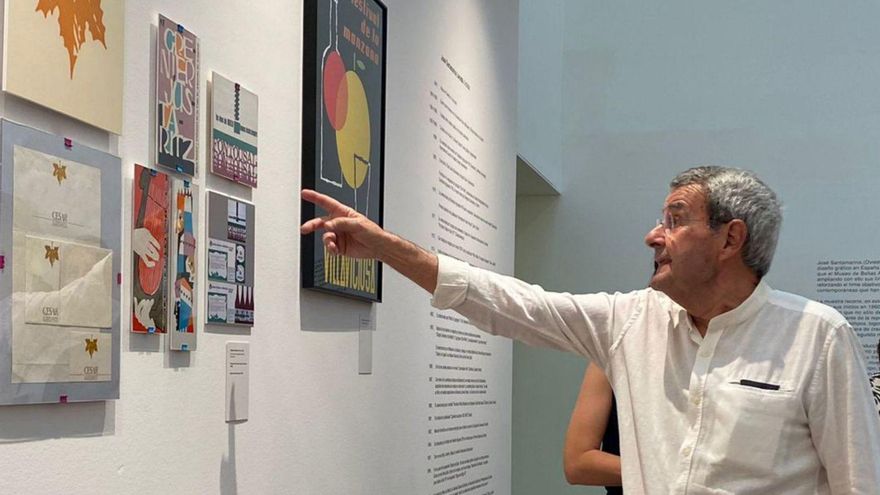 José Santamarina, ayer, recorriendo la exposición. | LNE