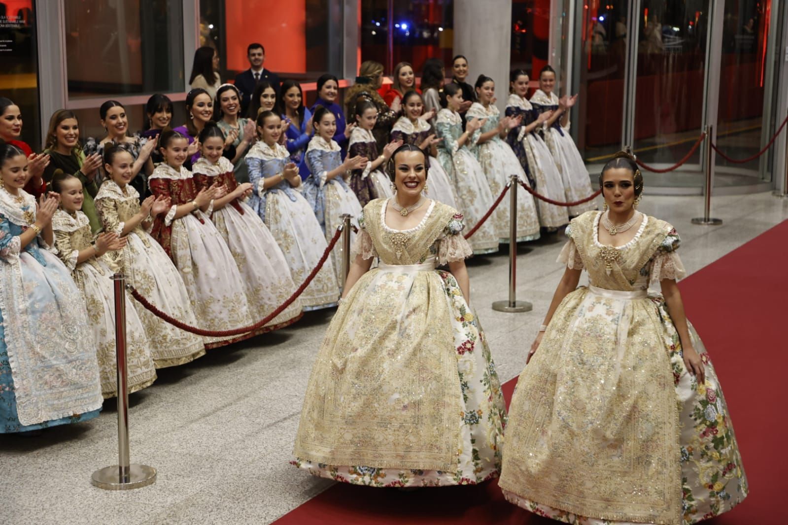 La exaltación de la Fallera Mayor de València, Laura Mengó, en imágenes