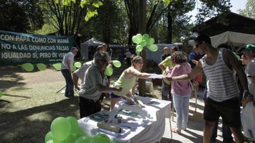 Recogida de firmas en favor de la custodia compartida