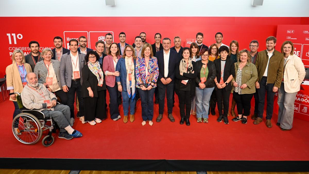 Nueva ejecutiva provincial del PSOE Alto Aragón, con Fernando Sabés como secretario general.