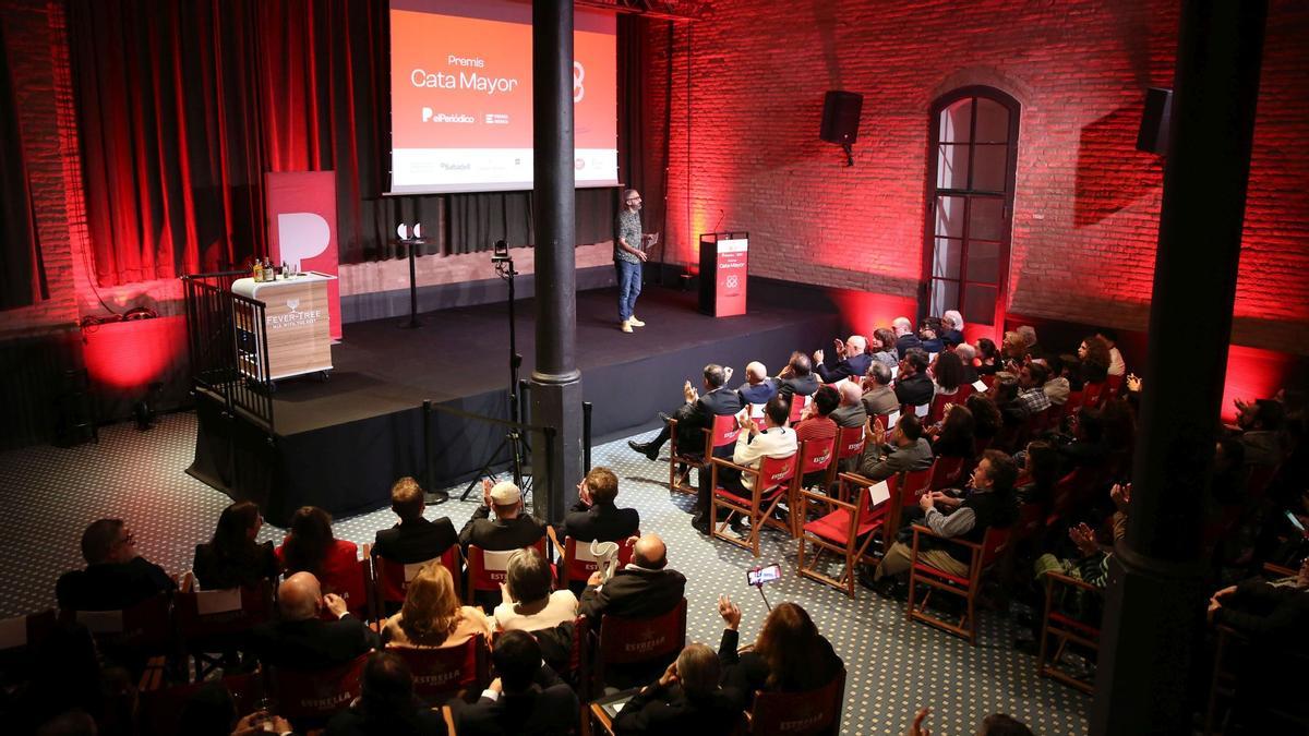 Un momento de la gala de los premios Cata Mayor 2023 en la sala de máquinas de la antigua fábrica Damm.