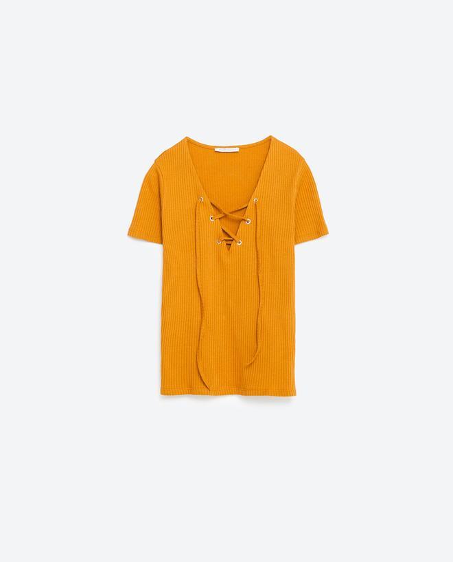 Camiseta cordones, Zara (12,95€)