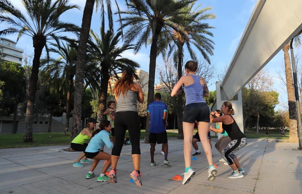 Actividades en el jardín del Túria, el antiguo cauce del río en València.