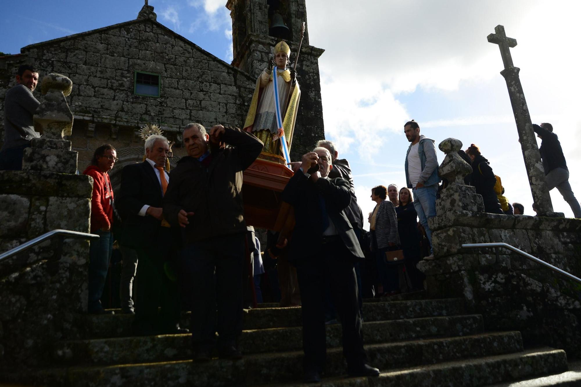 Las procesiones por el San Martiño de Moaña y Bueu aprovechan la tregua de la lluvia