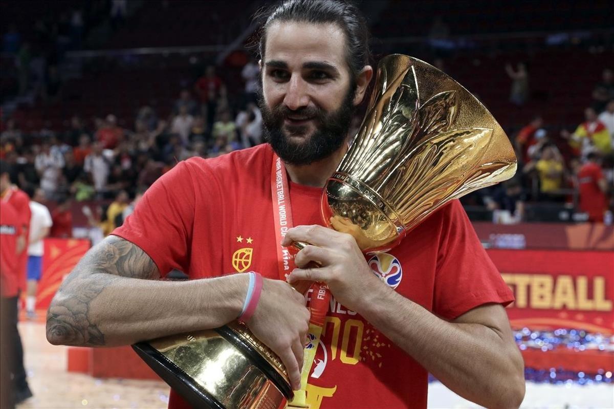 marcosl49874991 ricky rubio of spain holds the naismith trophy after they be190915181153