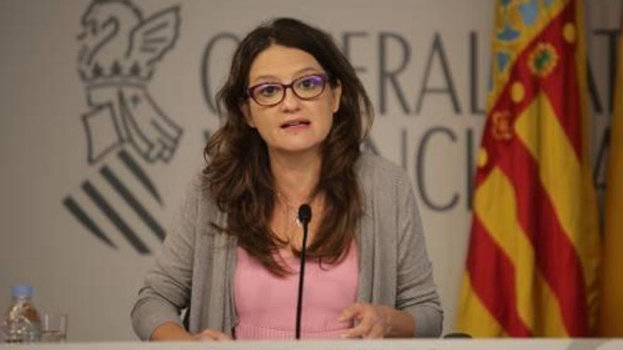 La vicepresidenta de la Generalitat, Mónica Oltra, ayer tras el pleno del Consell.