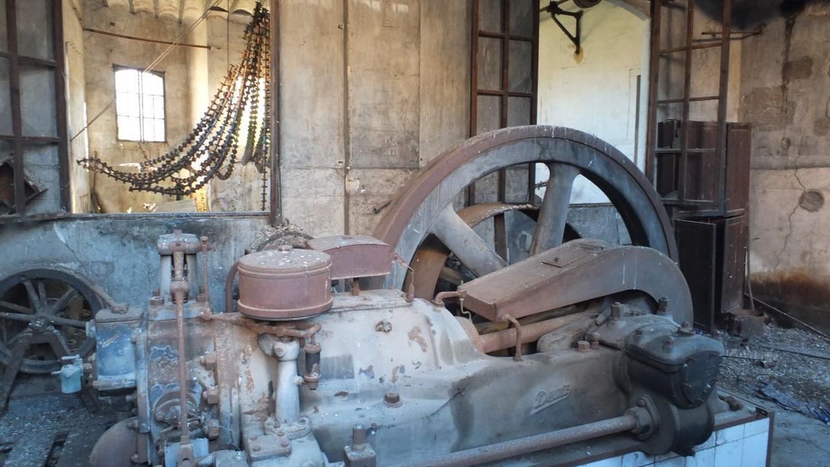La fábrica conserva en su interior parte de la antigua maquinaria textil.