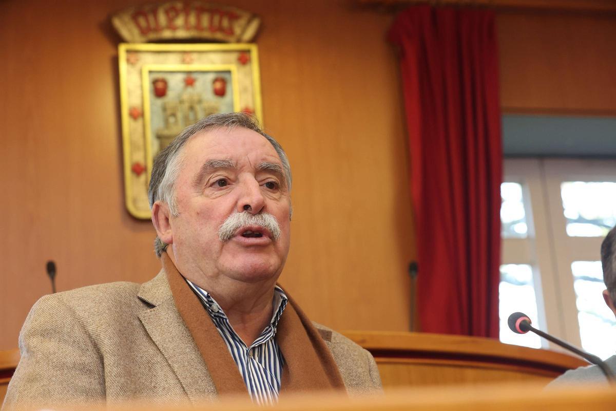 El alcalde de Oleiros celebra su absolución en el caso de la Casa Carniero
