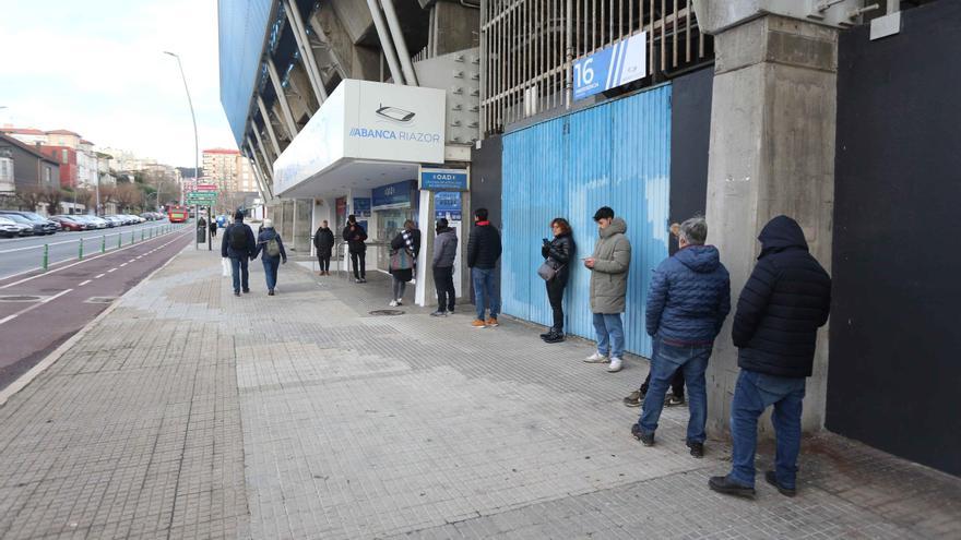 Colas en Riazor por las últimas cien entradas para el duelo con la Cultu