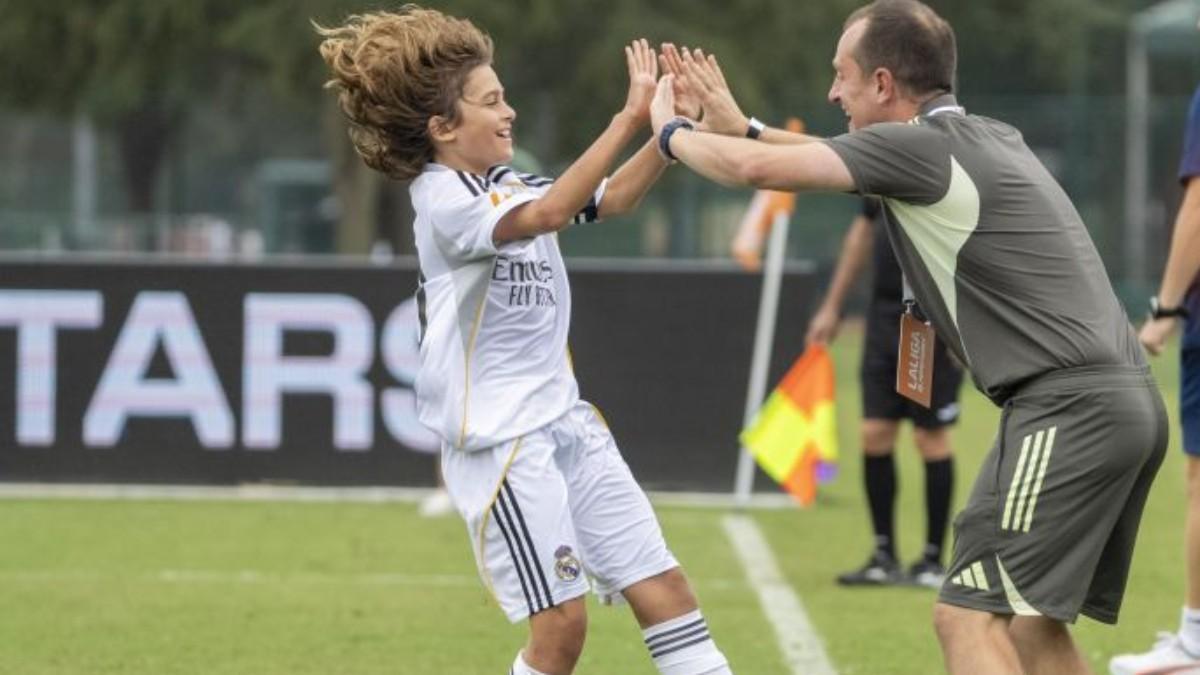 Hugo Fern´´andez celebra un gol