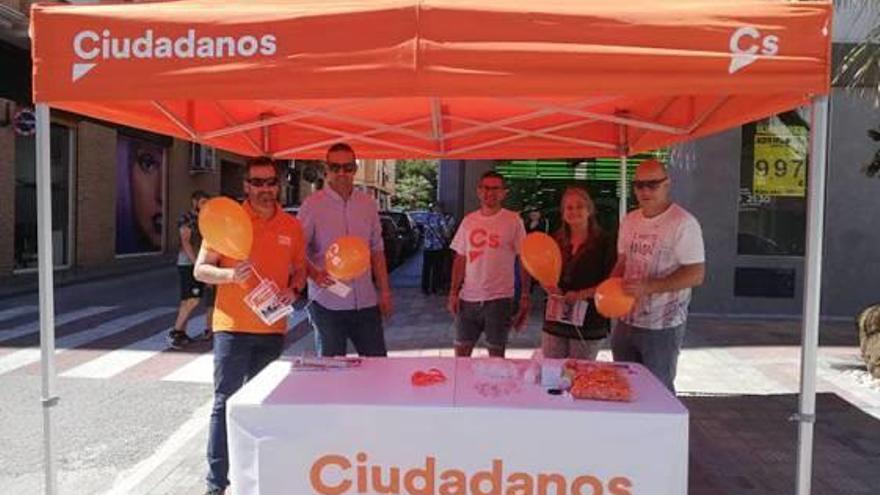 Carpa informativa de Ciudadanos en Riba-roja.