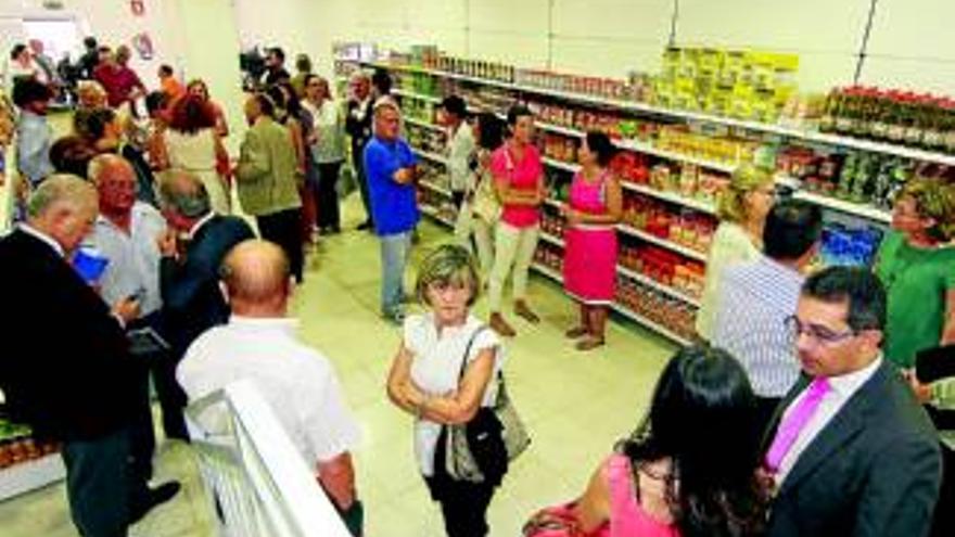 El economato de San Fernando atiende a las primeras 15 familias