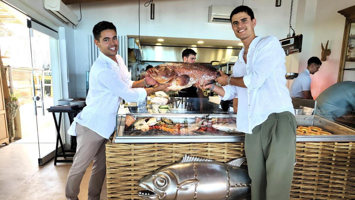 Los hermanos Eudald y Gil Jubany en Es Còdol Foradat.