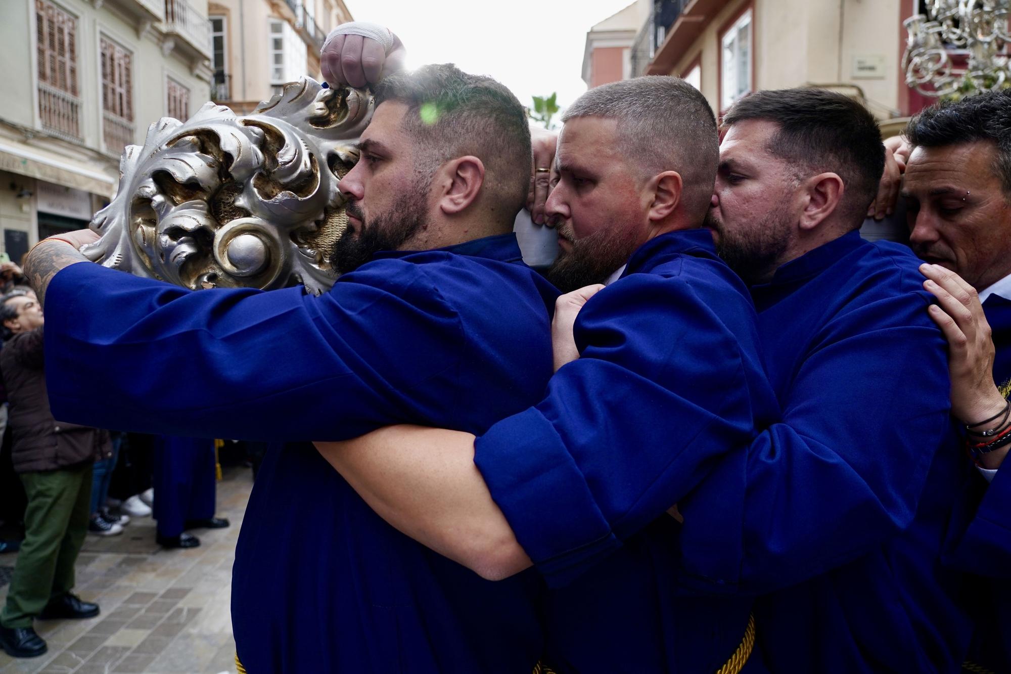 Salida procesional de la cofradía de la Sagrada Cena de Málaga, el Jueves Santo.