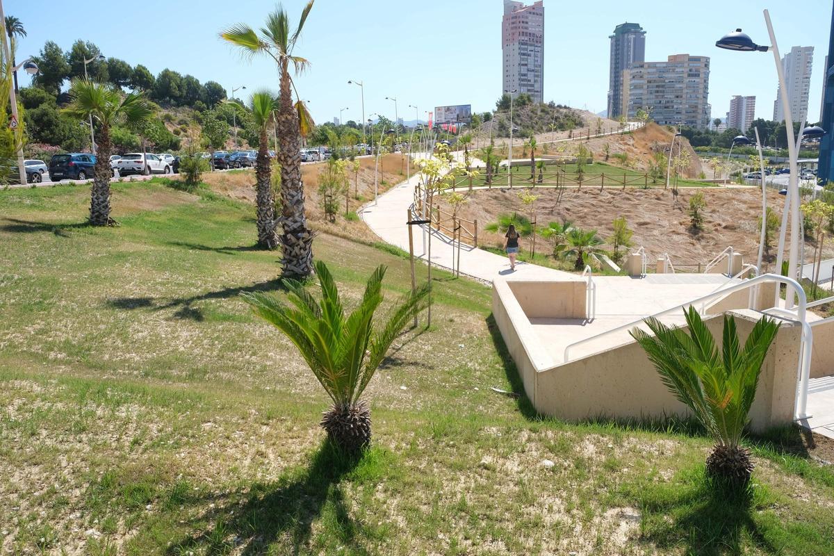 Benidorm aprovecha el 35% de sus aguas residuales para reutilización como agua de riego de zonas verdes.