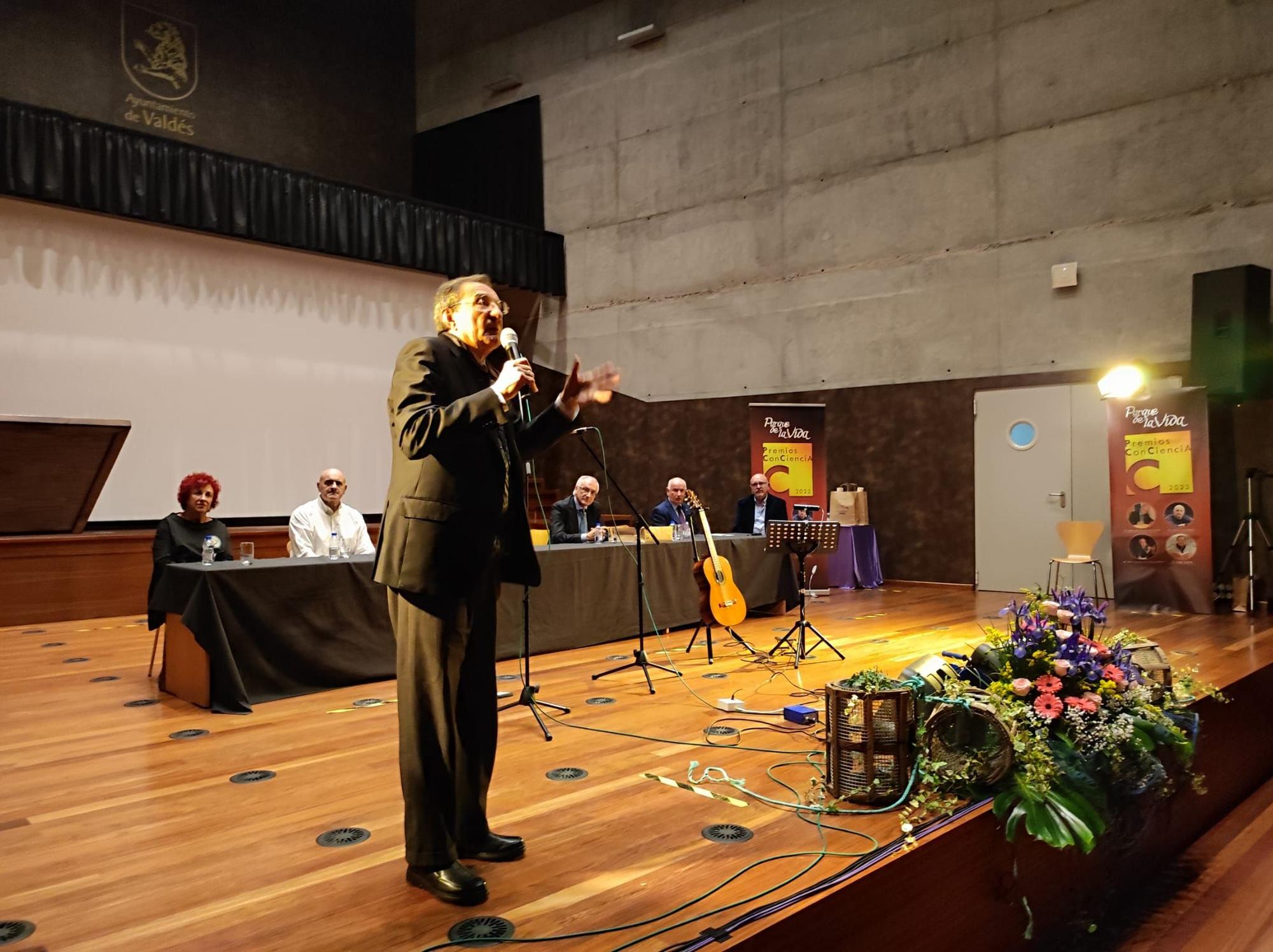 La gala "ConCiencia" llenó el Conservatorio de Luarca