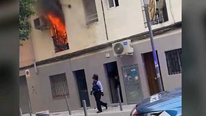 Un mort en un incendi a l’Hospitalet