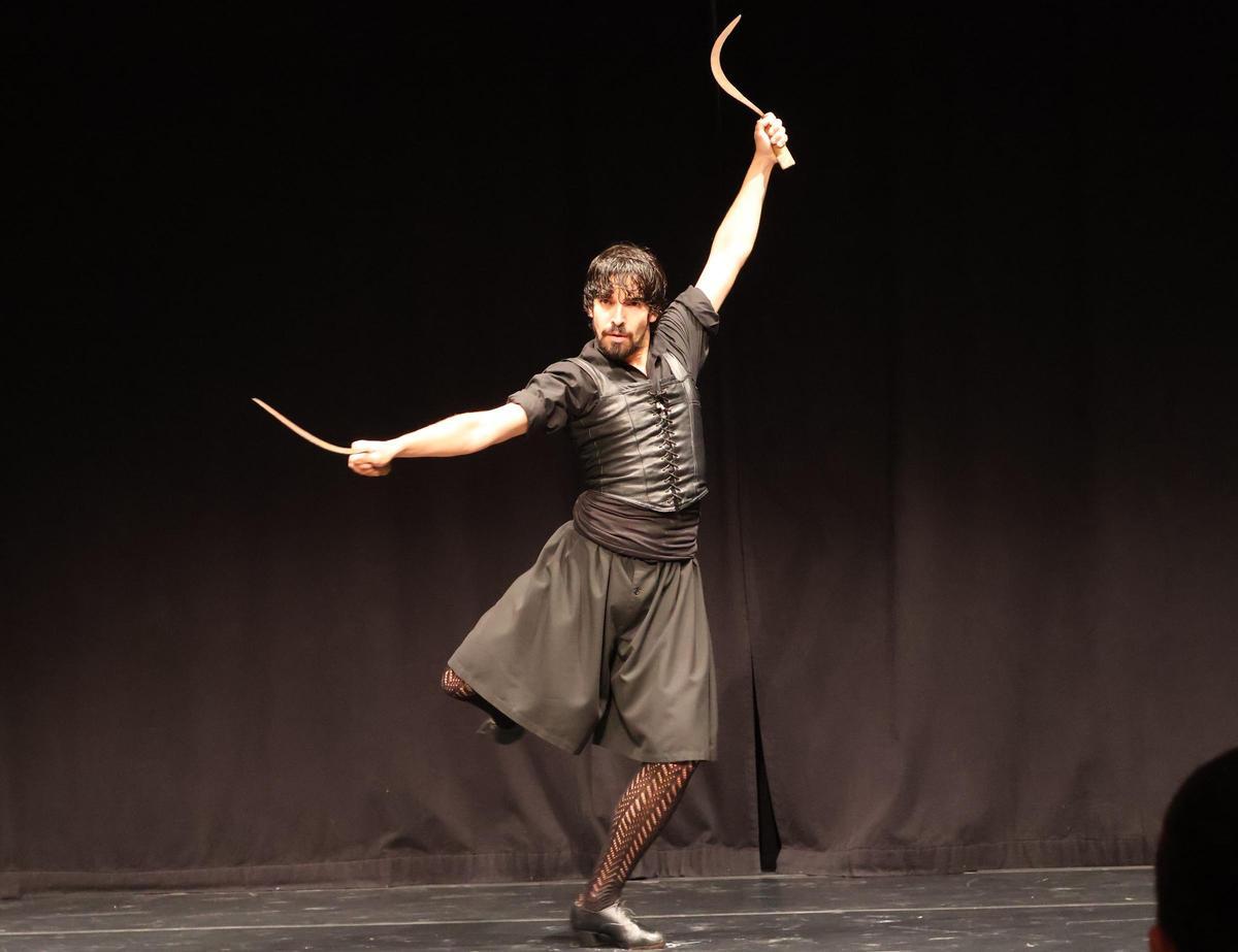 El bailarín Pablo Egea en el auditorio Víctor Villegas.