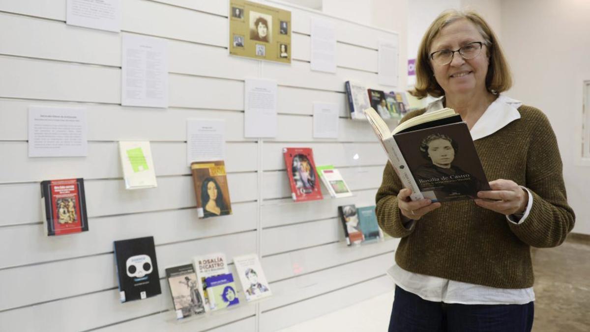 A biblioteca pública ofrece unha exposición sobre Rosalía de Castro.