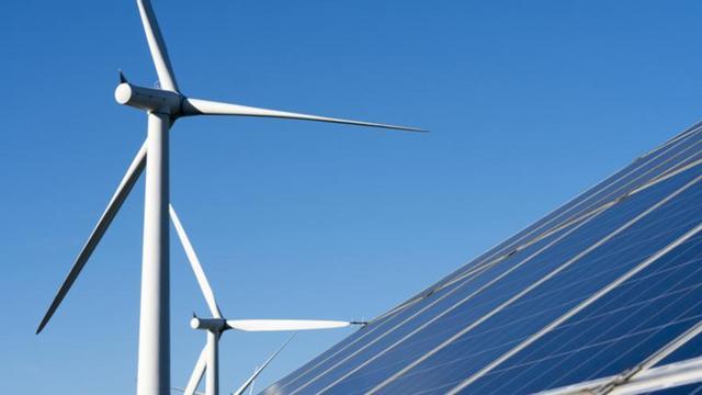 Planta hibridada d’energia eòlica i solar fotovoltaica.