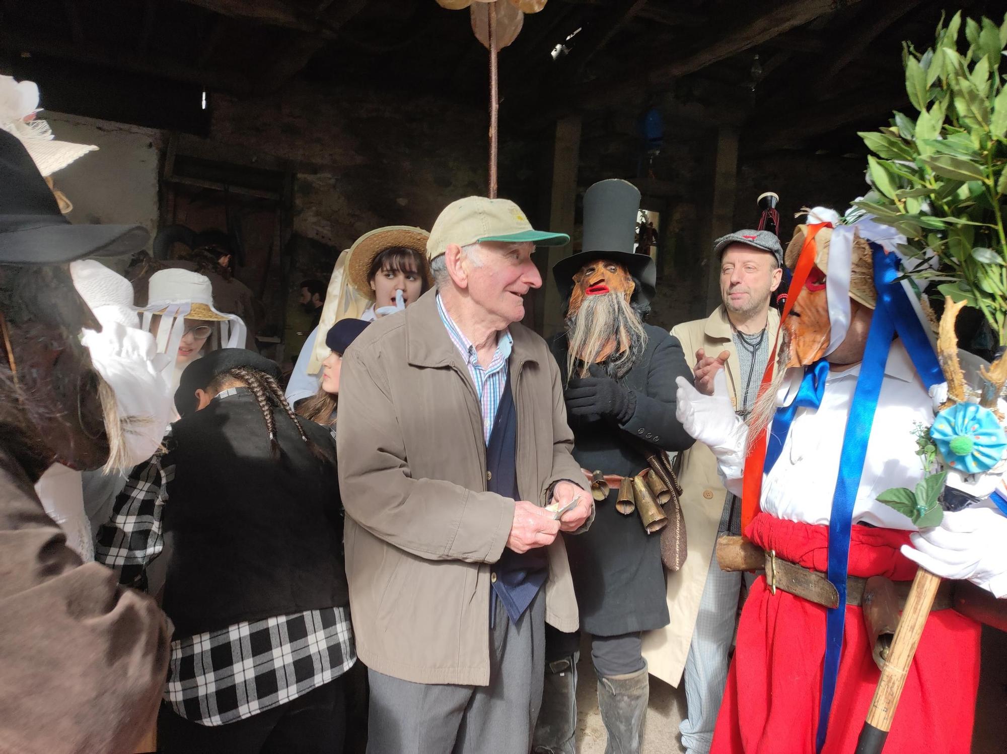 En imágenes: Así fue el paso de los guilandeiros de Tineo por El Pedregal