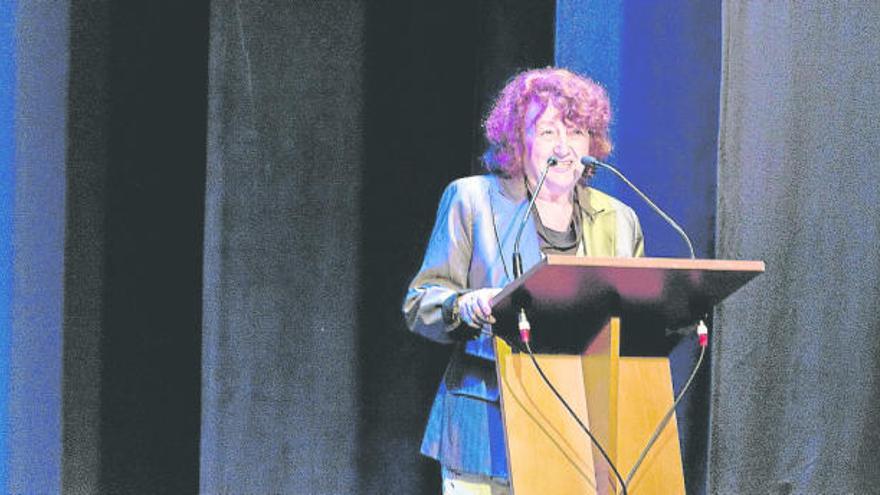 Teresa Cervià, guanyadora dels Premis Drac en la categoria de poesia