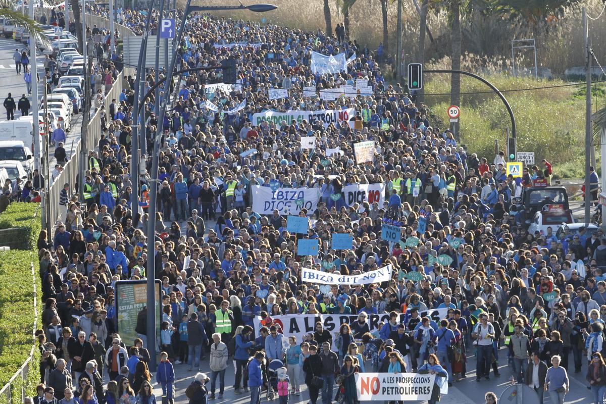 La manifestación multitudinaria contra las prospecciones petrolíferas del 22 de febrero de 2014.