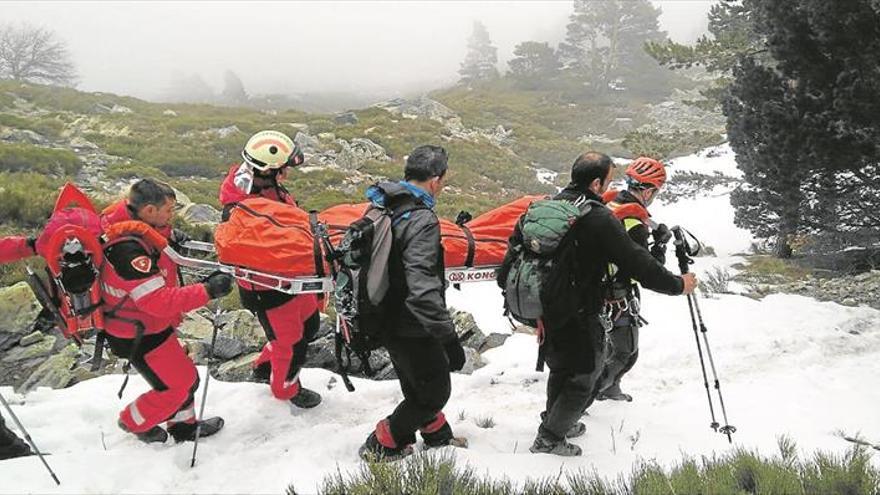 Dos montañeros fallecen en pleno ascenso en una trágica jornada