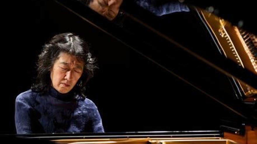 Mitsuko Uchida, pianista y directora de la orquesta.